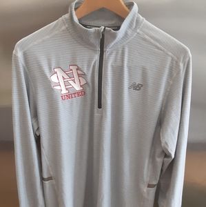 New Balance Men's Size L Lightweight Athletic Shir